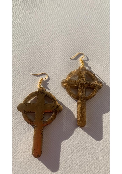 Centeresin Kahverengi Gold Renkli Haç Şekil Gold Aksesuarlı Küpe El Yapımı Epoksi MDL10