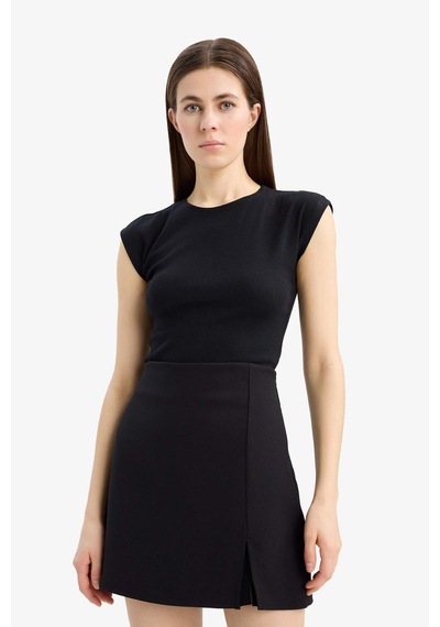 DeFacto Slim Fit Dar Kesim Bisiklet Yaka Basic Düz Modal Kısa Kollu Tişört F0685AX25SPBK27