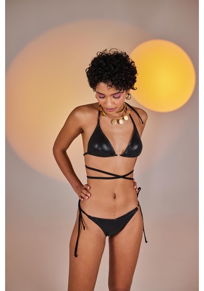 Holly Lolly Özel Yapım Parlak Kumaşlı H Aksesuarlı Üçgen Ivory Bikini Üstü Siyah