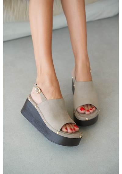 Selin Shoes Navor Kalın Bant Ayarlanabilir Bilek Gold Toka Detay Dolgu Topuk Kadın Sandalet- Vizon Süet VİZON Selin Shoes Navor Kalın Bant Ayarlanabilir Bilek Gold Toka Detay Dolgu Topuk Kadın Sandalet- Vizon Süet VİZON