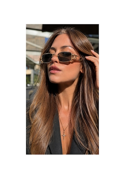 Kadın Güneş Gözlüğü Dikdörtgen Tasarım Krem Çerçeve Siyah Piercingli Halkalı Cam Çok Renkli