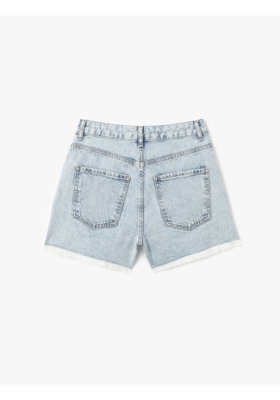Koton Düğmeli Pis Paça Cep Detaylı Rahat Kalıp Denim Şort Bleach 5sal40011md Açık Mavi Koton Düğmeli Pis Paça Cep Detaylı Rahat Kalıp Denim Şort Bleach 5sal40011md Açık Mavi