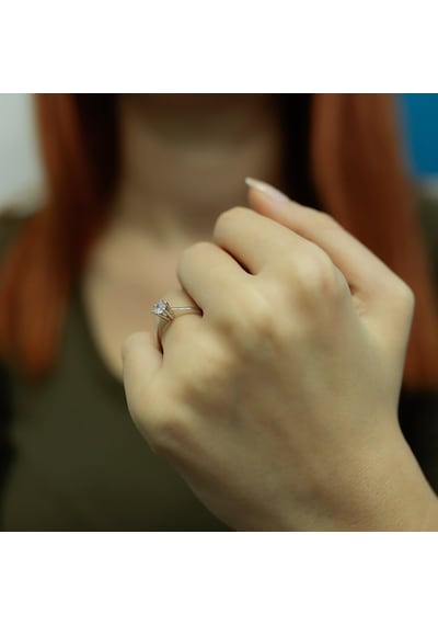 Lova E Renk 0,29 Karat Pırlanta Tektaş Yüzük - HRD Sertifikalı