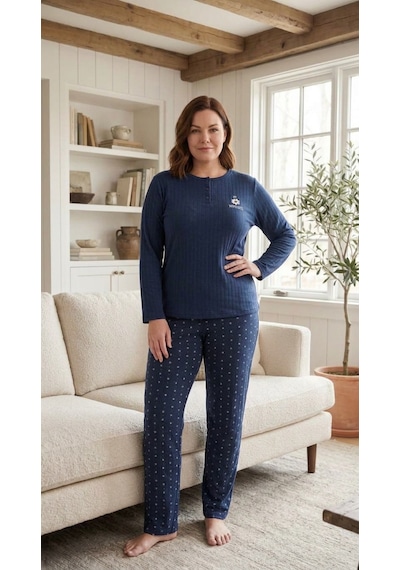 Eyfuze Kadın Kışlık Büyük Beden Curve Nakışlı Desenli Yakası Düğmeli Uzun Kollu Pijama Takımı Lacivert Eyfuze Kadın Kışlık Büyük Beden Curve Nakışlı Desenli Yakası Düğmeli Uzun Kollu Pijama Takımı Lacivert