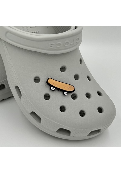 Crocs Terlik Süsü Ve Aksesuarı , Çanta Süsü Renkli Jibbitz Kaykay 01 Görselli Figür Aksesuarı Hardal-beyaz-siyah Crocs Terlik Süsü Ve Aksesuarı , Çanta Süsü Renkli Jibbitz Kaykay 01 Görselli Figür Aksesuarı Hardal-beyaz-siyah