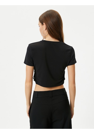 Koton Crop Tişört Pencere Detaylı Kısa Kollu Bisiklet Yaka Pamuklu Siyah 4sal10023ık 4SAL10023IK999 Siyah Koton Crop Tişört Pencere Detaylı Kısa Kollu Bisiklet Yaka Pamuklu Siyah 4sal10023ık 4SAL10023IK999 Siyah