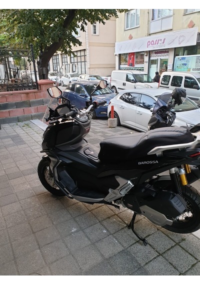 Motocam Barossa Adv 125 Ön Cam 2025-2026 Model 57cm Şeffaf Renkli 4mm Sportif