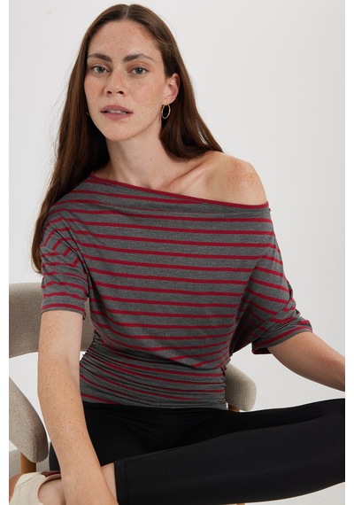 Tudors Kadın Regular Fit Klasik Kesim Asimetrik Yaka Yarasa Kol Çizgili Likralı Bordo Viskon Crop Bluz-52831
