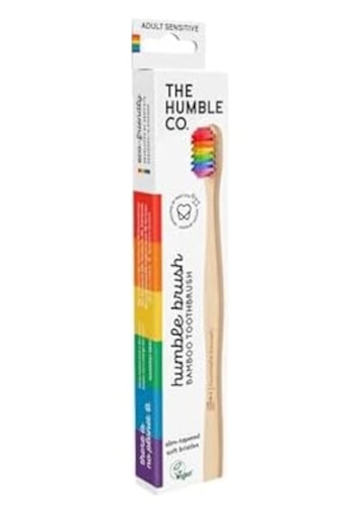 The Humble Co. - Humble Brush Proud - Adult Sensitive Yetişkin Bambu Diş Fırçası Sensitive Ultra Yumuşak Gökkuşağı Renkli Açık Ahşap