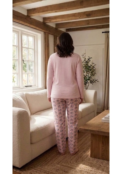 Eyfuze Kadın Kışlık Büyük Beden Desenli Yakası Düğmeli Uzun Kollu Pijama Takımı Pembe - Siyah Eyfuze Kadın Kışlık Büyük Beden Desenli Yakası Düğmeli Uzun Kollu Pijama Takımı Pembe - Siyah