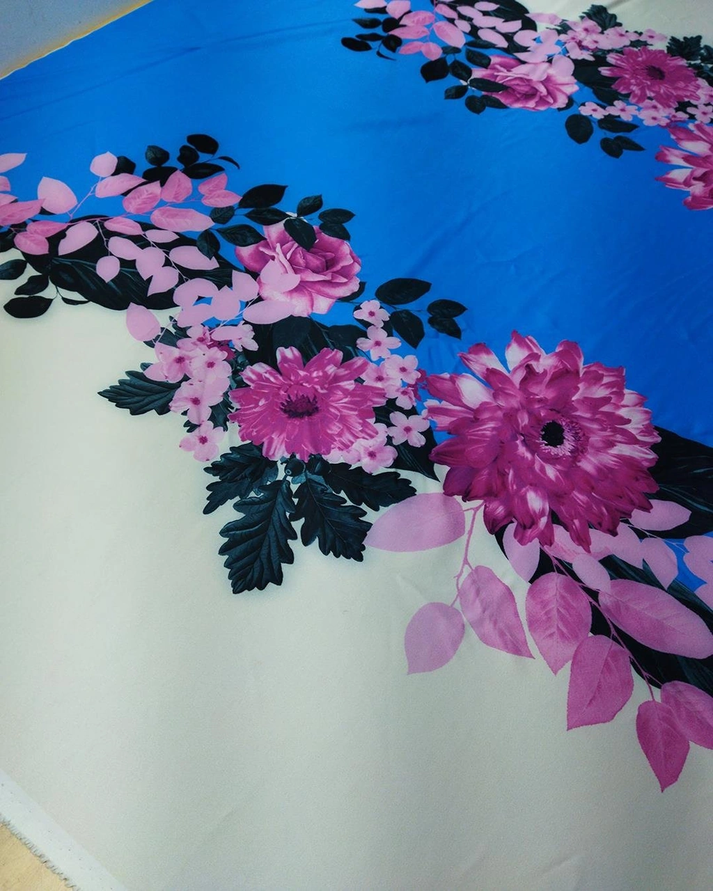 Dolgun Krep Çiçek Desenli En 150 Cm X Boy 125 Cm -2917