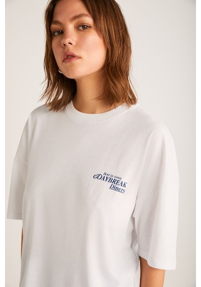 Grımelange Fınola Kadın Oversize Ön Ve Arka Mavi Yazı Detaylı Kısa Kollu Beyaz T-shirt Grımelange Fınola Kadın Oversize Ön Ve Arka Mavi Yazı Detaylı Kısa Kollu Beyaz T-shirt
