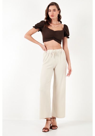 Lela Slim Fit Büzgü Detaylı Kalp Yaka Crop Bayan Bluz 5865601 Kahve