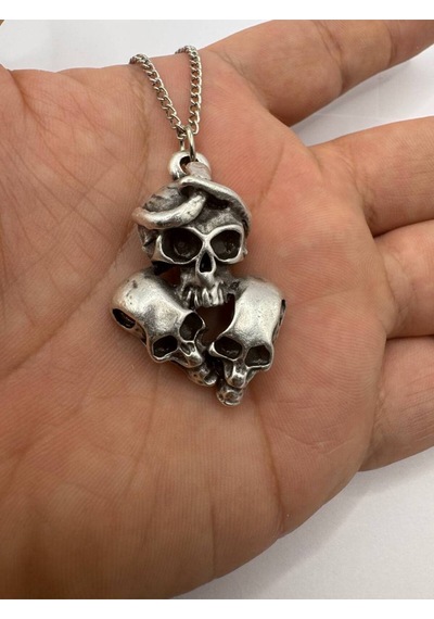 Triple Skull Kolye Üçlü Kuru Kafa Tasarımlı Gotik Unisex Metal Kolye 60 Cm Zincir Çok renkli