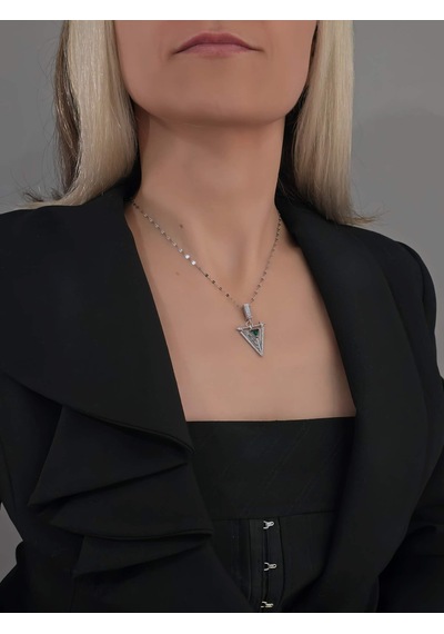 Eva Takı Store Zümrüt Yeşili Üçgen Zirkon Taşlı Silver Renk Kolye Silver