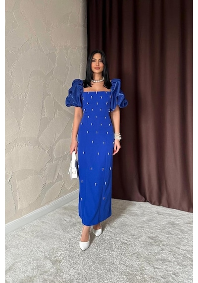 Butik İstanbul Saks İşlemeli Kolu Garnili Elbise Butik İstanbul Saks İşlemeli Kolu Garnili Elbise