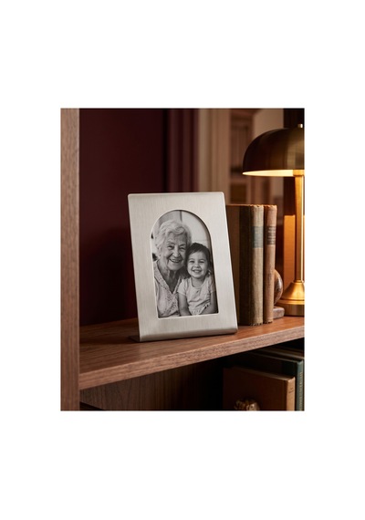 Dizör Kemerli Masa Çerçevesi 13x18 304 Paslanmaz Çelik, Fırçalı, L Formlu Masaüstü Fotoğraf Çerçevesi