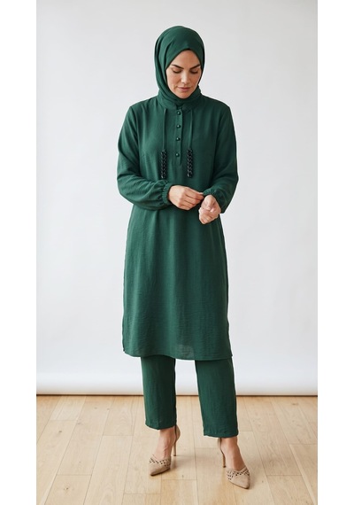 Ece giyim Kadın Önden Yarım Düğmeli Kolları Lastikli Pantolon Beli Lastikli Ayrobin Takım -jenna29 Zümrüt Ece giyim Kadın Önden Yarım Düğmeli Kolları Lastikli Pantolon Beli Lastikli Ayrobin Takım -jenna29 Zümrüt