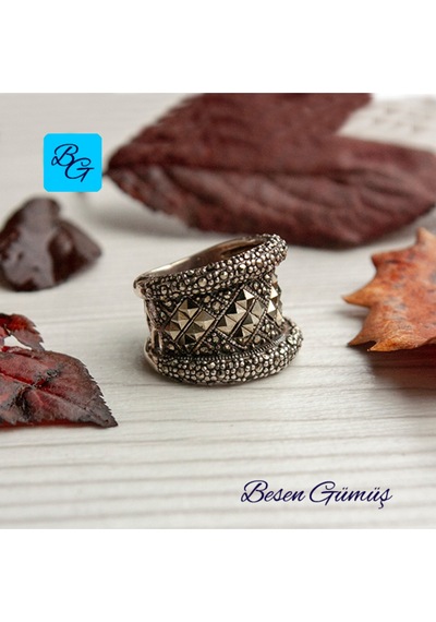 Kenarları Bombeli Baget Markazit Taşlı Yüzük Gümüş - Rose Gold