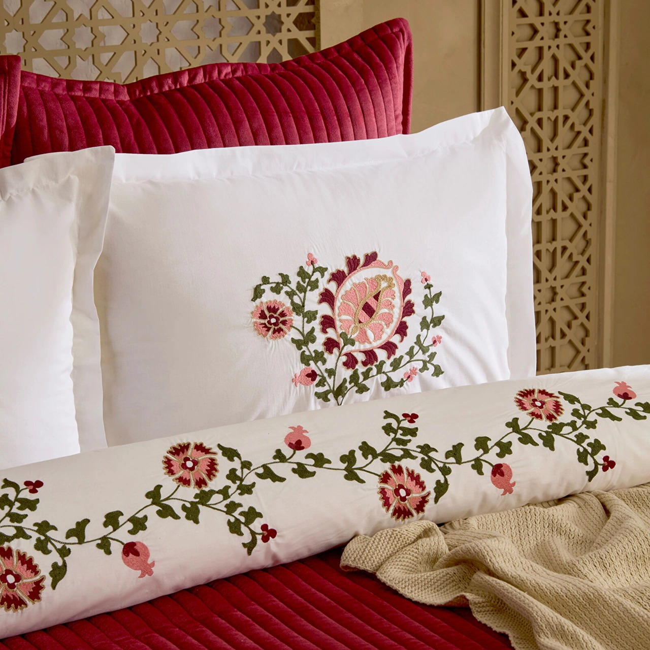 Karaca Home Lorea Çift Kişilik Nakışlı Winter Set Kırmızı