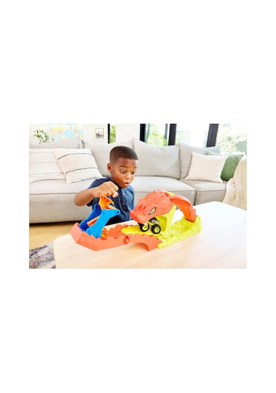 Hot Wheels ® Monster Trucks Snake Bite Güç Darbesi oyun seti ve 1:64 ölçekli Bone Shaker JJN44