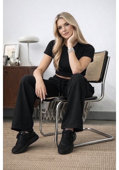 Qustyle Kadın Siyah Crop Tişört Pantolon Takım Yüksek Bel Rahat Kesim Premium Günlük Şık 2 Li Takım Siyah Qustyle Kadın Siyah Crop Tişört Pantolon Takım Yüksek Bel Rahat Kesim Premium Günlük Şık 2 Li Takım Siyah