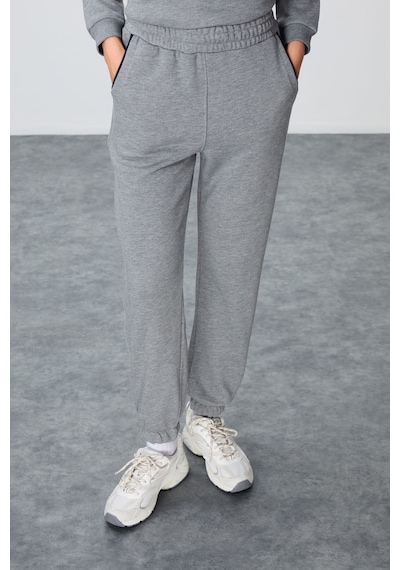Tommy Life Gri Melanj Kompakt Pamuklu Kalın Pürüzsüz Dokulu Dik Yaka Oversize Fit Kadın Eşofman Takım - 95342 GRİ MELANJ Tommy Life Gri Melanj Kompakt Pamuklu Kalın Pürüzsüz Dokulu Dik Yaka Oversize Fit Kadın Eşofman Takım - 95342 GRİ MELANJ