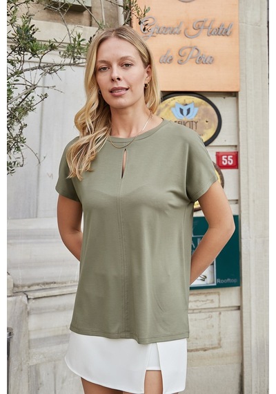 Jument Kadın İpeksi Yumuşak Kumaş Geniş Sıfır Yaka Önü Pencereli Yanları Yırtmaçlı Tshirt Bluz-haki Jument Kadın İpeksi Yumuşak Kumaş Geniş Sıfır Yaka Önü Pencereli Yanları Yırtmaçlı Tshirt Bluz-haki