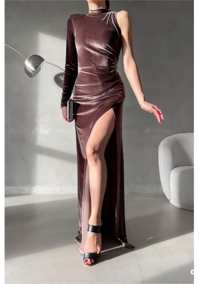 Lior Design Kadın Şık Model Kadife Kumaş Dik Yaka Taş Detaylı Abiye Elbise Kahverengi