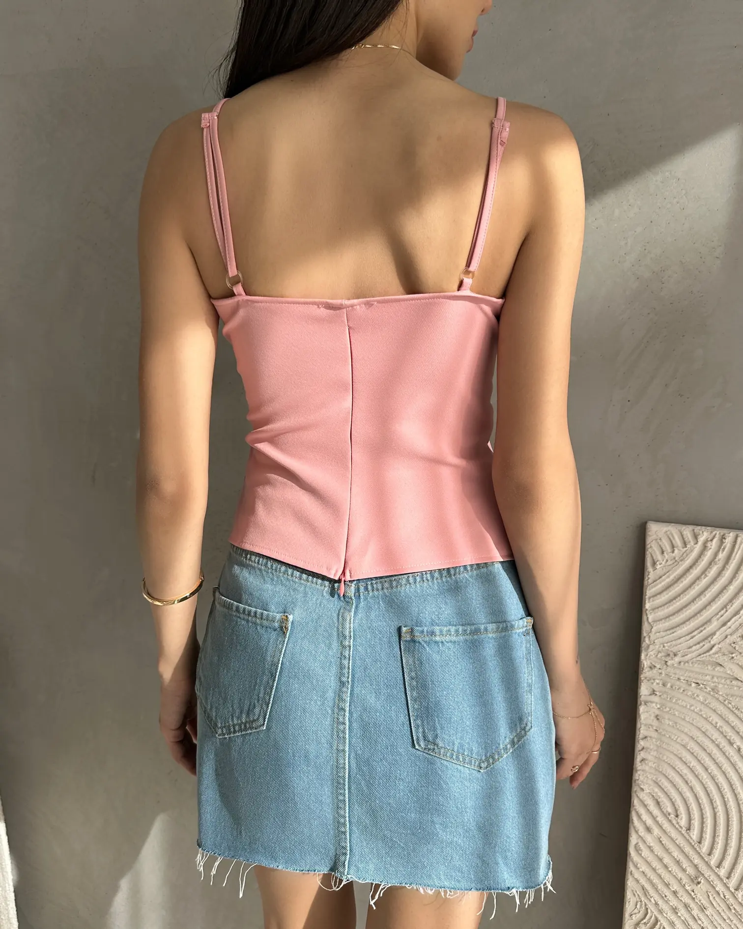 Nido İp Askılı Fiyonk Detaylı Crep Bluz Pudra