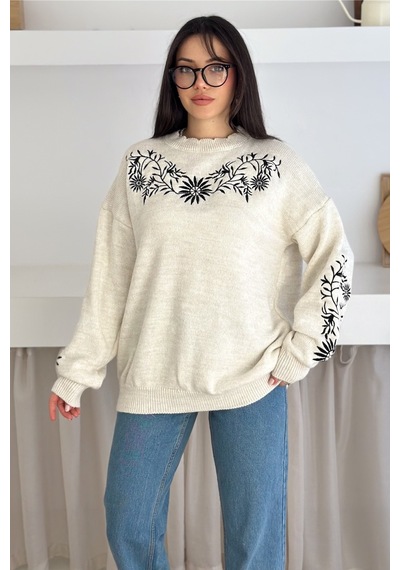 Femelle Bej Nakış İşlemeli Oversize Triko Kazak Standart Beden