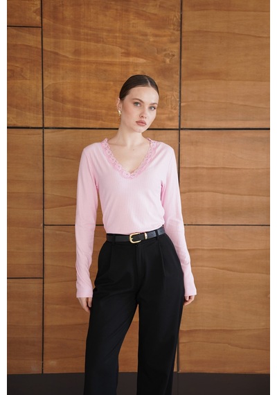 Verymoda Yakası Dantel Detaylı Bluz F2088 Pembe
