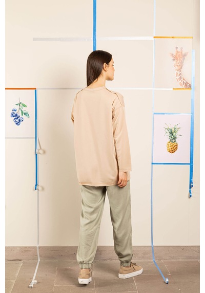 Ters Dikiş Detaylı Figürlü Bisiklet Yaka Sweatshirt Sütlü Kahve