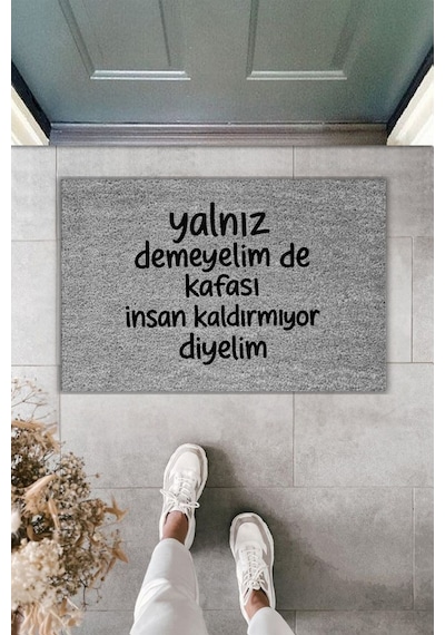 Rugmood Modern Dijital Baskı - Yanlız Demeyelimde Kafası Kaldırmıyor - Kapı Önü Paspası Gri
