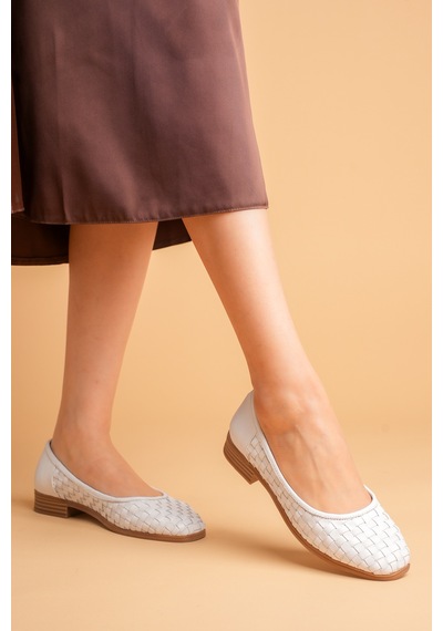 Analin Shoes Kadın Hakiki Deri Örgü Detaylı Babet Beyaz Analin Shoes Kadın Hakiki Deri Örgü Detaylı Babet Beyaz