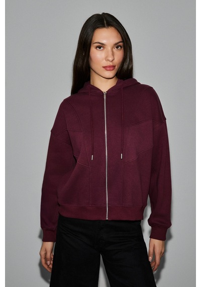 Grımelange Vyselle Kadın Önü Kesikli Metal Fermuarlı Kapüşonlu Etiket Detaylı Oversize Bordo Sweatsh Bordo Grımelange Vyselle Kadın Önü Kesikli Metal Fermuarlı Kapüşonlu Etiket Detaylı Oversize Bordo Sweatsh Bordo