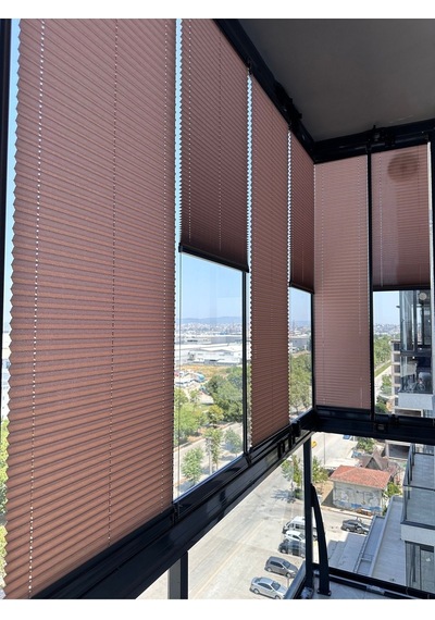 Blind-x Kahverengi Plise Katlanır Cam Balkon Perdesi, Ofis Perdesi, Mutfak Perdesi, Salon Perdesi