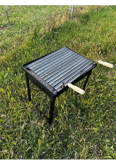 12 Kg Demir 40x50 Oluklu Köfteci Izgaralı Mangal Geçmeli Portatif Ayaklı 55 Cm Ayaklar Siyah