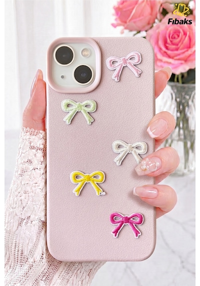 Fibaks iPhone 13/14 Uyumlu Kılıf Kamera Çıkıntılı Deri Dokulu Fiyonk Desenli Pembe Yumuşak Silikon Kapak