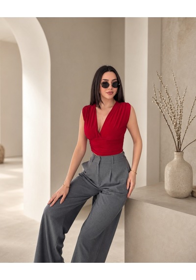 İkales Vatkalı Kolsuz V Yaka Drapeli Crop Bluz Likralı Fit Kırmızı