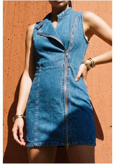 Fashion Cocktail Biker Yaka Fit Likralı Boyundan Etek Ucuna Verev Çapraz Fermuarlı Vücuda Tam Oturan Y2k Tarzı Yırtmaca Dönüşen Çapraz Tasarımlı Çıtçıt Dik Yakalı Kolsuz Kot Elbise Mavi Fashion Cocktail Biker Yaka Fit Likralı Boyundan Etek Ucuna Verev Çapraz Fermuarlı Vücuda Tam Oturan Y2k Tarzı Yırtmaca Dönüşen Çapraz Tasarımlı Çıtçıt Dik Yakalı Kolsuz Kot Elbise Mavi