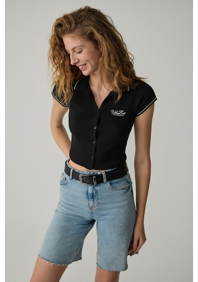 Urban Beat Kaela Kadın Triko Polo Yaka Düğmeli Kısa Kollu Baskı Detaylı Siyah T-shirt Siyah Urban Beat Kaela Kadın Triko Polo Yaka Düğmeli Kısa Kollu Baskı Detaylı Siyah T-shirt Siyah