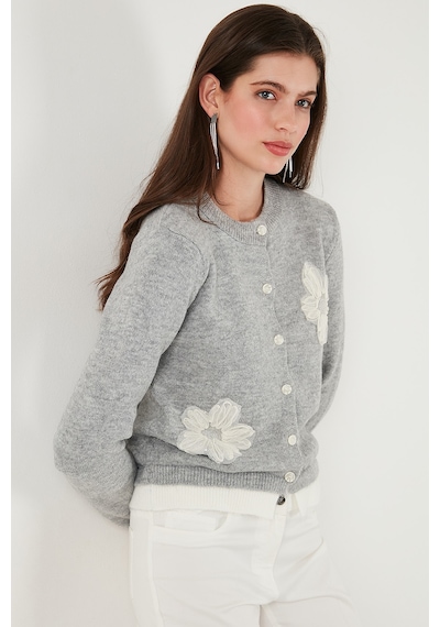 Lela Premium Tül Çiçek Detaylı Regular Fit Bisiklet Yaka Düğmeli Triko Bayan Hırka 680Hi002421 Gri