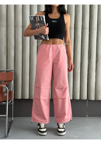 Dizleri Pile Detaylı Paraşüt Pantolon Pembe