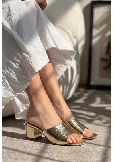 Giamgia Store Kadın Blok Topuklu Tek Bantlı Gold Küt Burun Terlik-2373