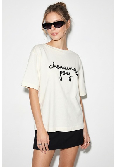 Shade Kadın Nakışlı Yazı İşlemeli Kayık Yaka T-shirt 60382604 - Krem