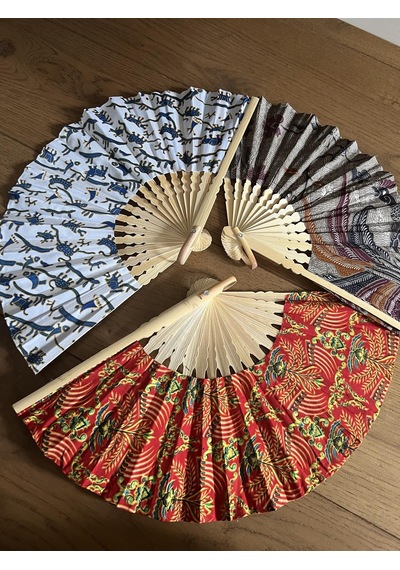 Endonezya Batik Kumaş El Yapımı Ahşap Yelpaze Büyük Boy 27 Cm
