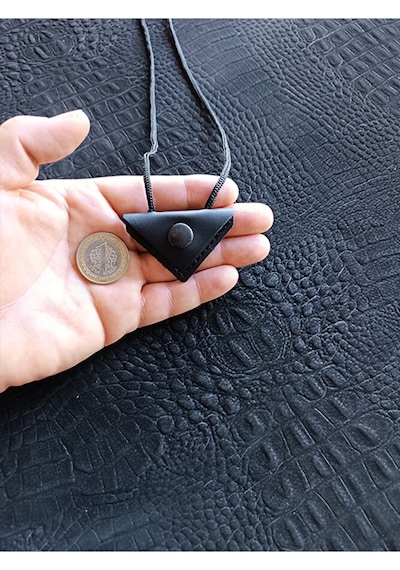 Mini Cevşen Dualı Kolye Muska Hakiki Deri El Yapımı Üçgen Siyah
