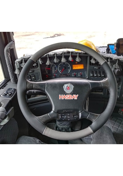 Dikişli Direksiyon Kılıfı Kırmızı / Siyah Deri Siyah Dikişli Scania Bu Direksiyon İçin Renkli