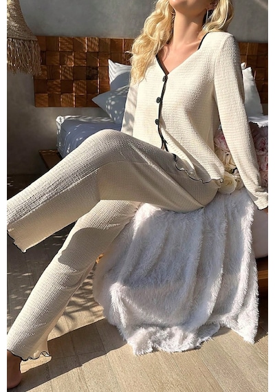İkikareshop Kadın Beyaz Örme Kumaş V Yaka Düğmeli Rahat Şık Pijama Takımı Çok Renkli